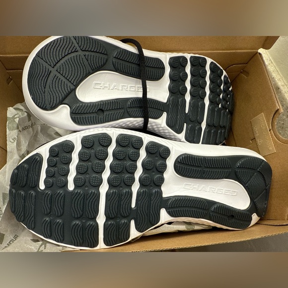 Under Armour Charged Surge 4 Shoes - Black and White Mens 9 - Picture 3 of 3
